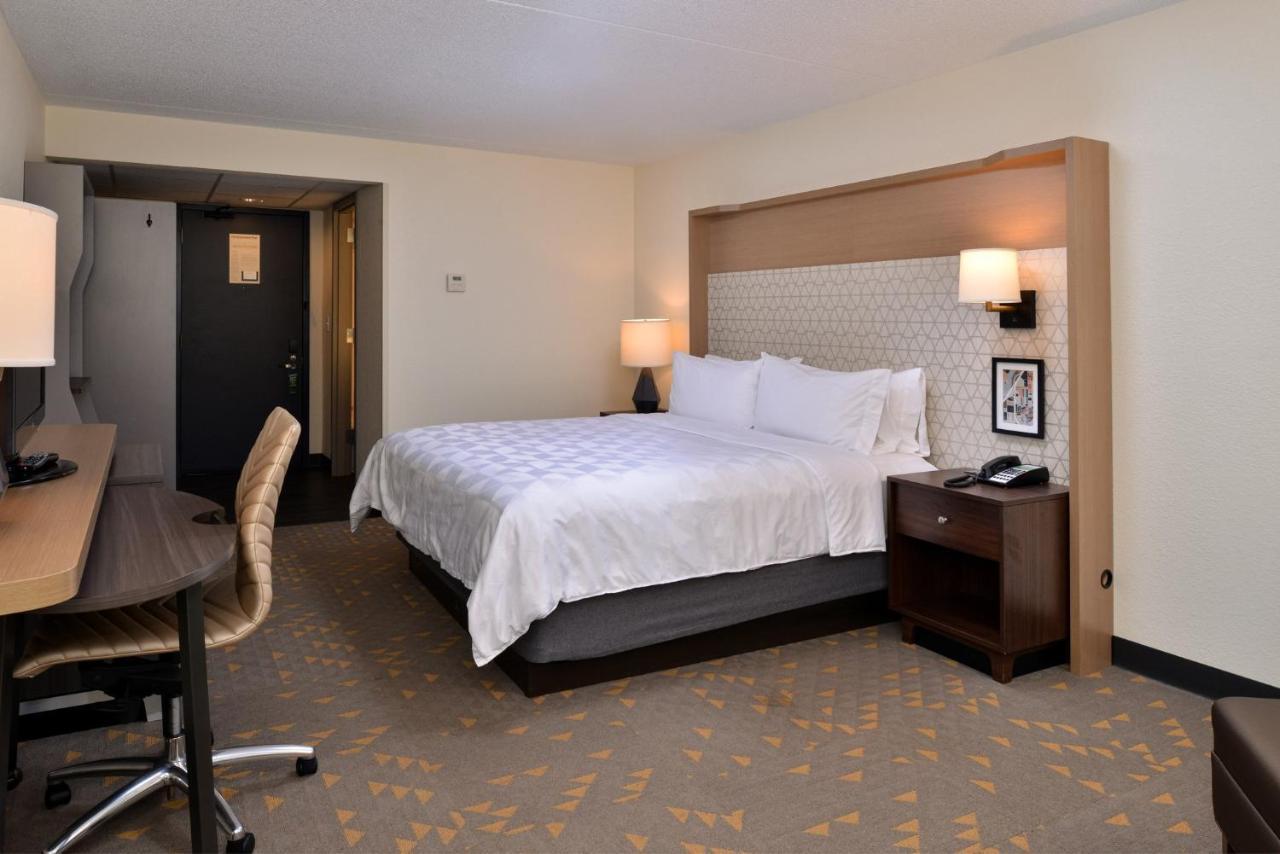 Holiday Inn Hotel & Suites Overland Park-Convention Center By Ihg Exterior photo