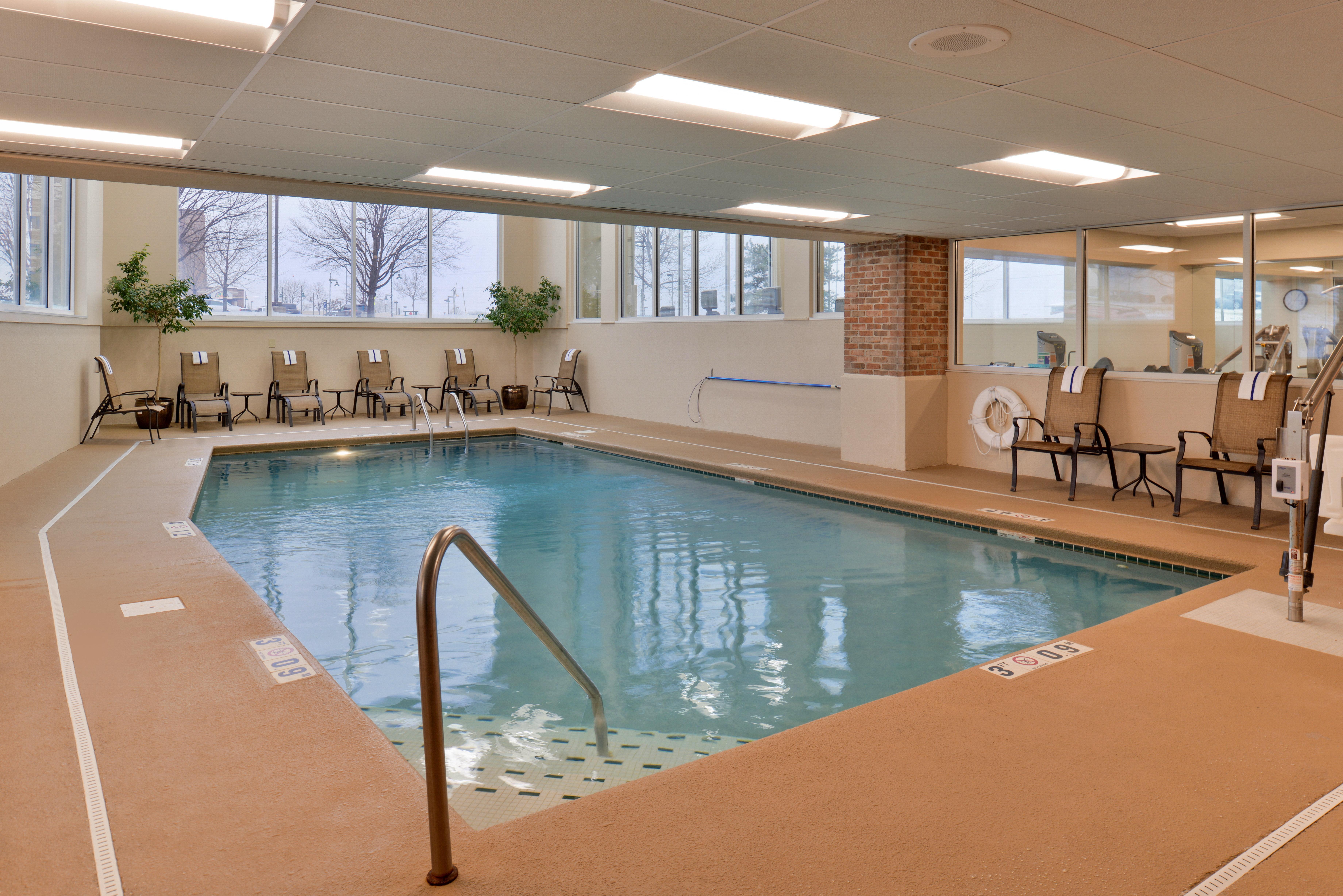 Holiday Inn Hotel & Suites Overland Park-Convention Center By Ihg Exterior photo