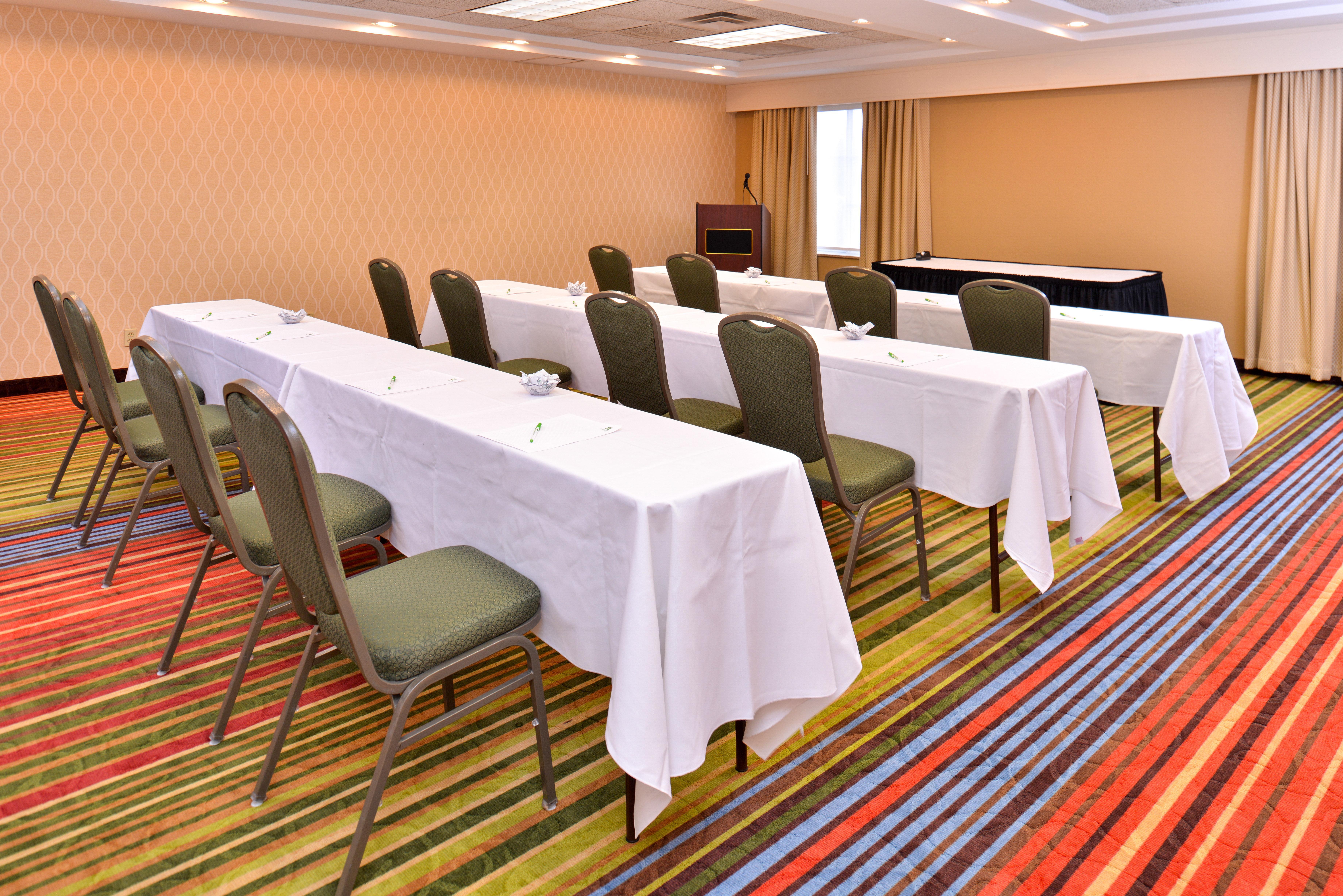 Holiday Inn Hotel & Suites Overland Park-Convention Center By Ihg Exterior photo