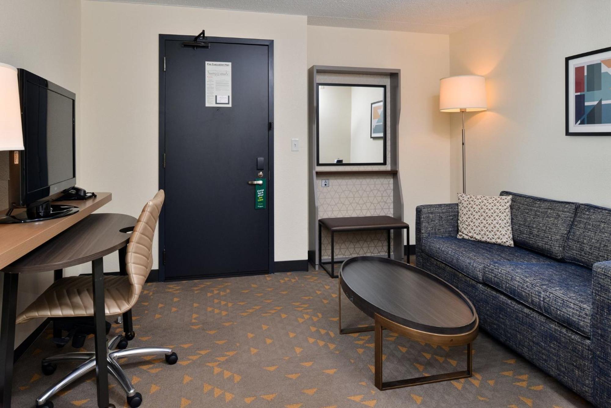 Holiday Inn Hotel & Suites Overland Park-Convention Center By Ihg Exterior photo